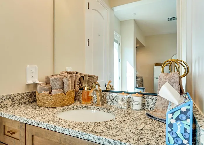 Hike & Golf: Couple's Retreat W/ Mtn Views! Apartament Tucson