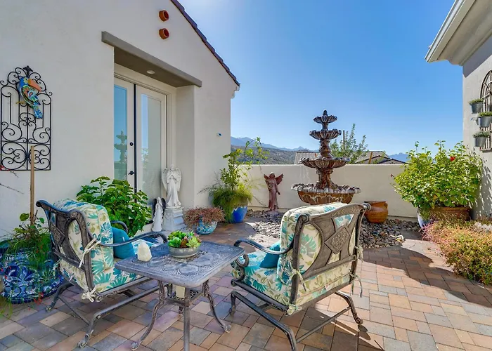 Hike & Golf: Couple's Retreat W/ Mtn Views! Apartament